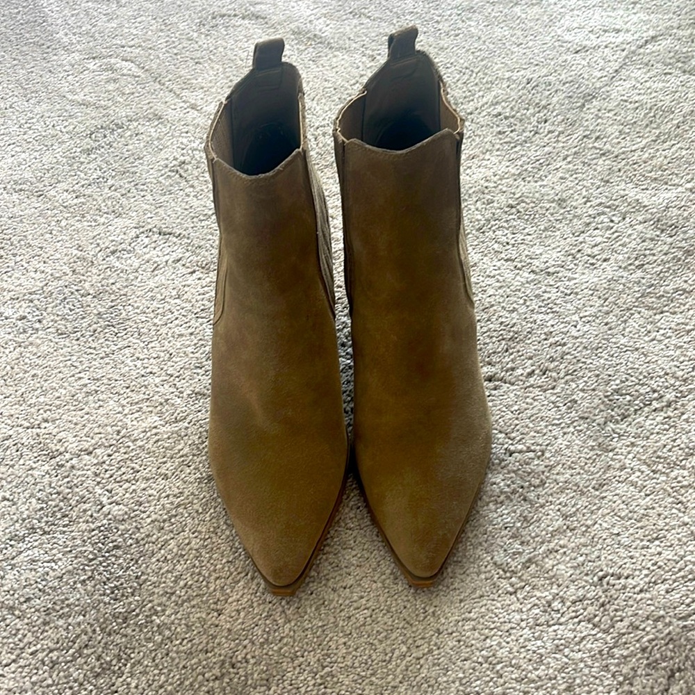 Marc Fisher Booties Sz 9